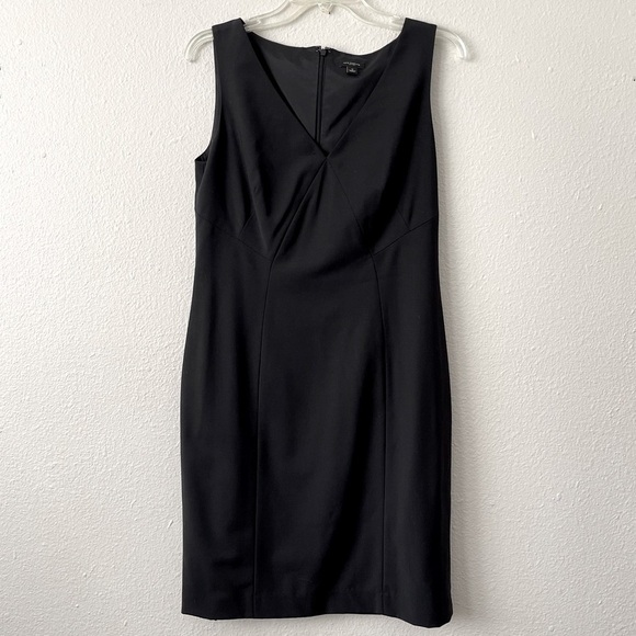 ANN TAYLOR Women’s Classic Sheath Black Virgin Wool V-Neckline Dress Size 6 - Picture 1 of 4